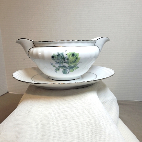 Royal Tettau Dawn Rose Gravy Boat with Attached Underplate - Picture 2 of 11